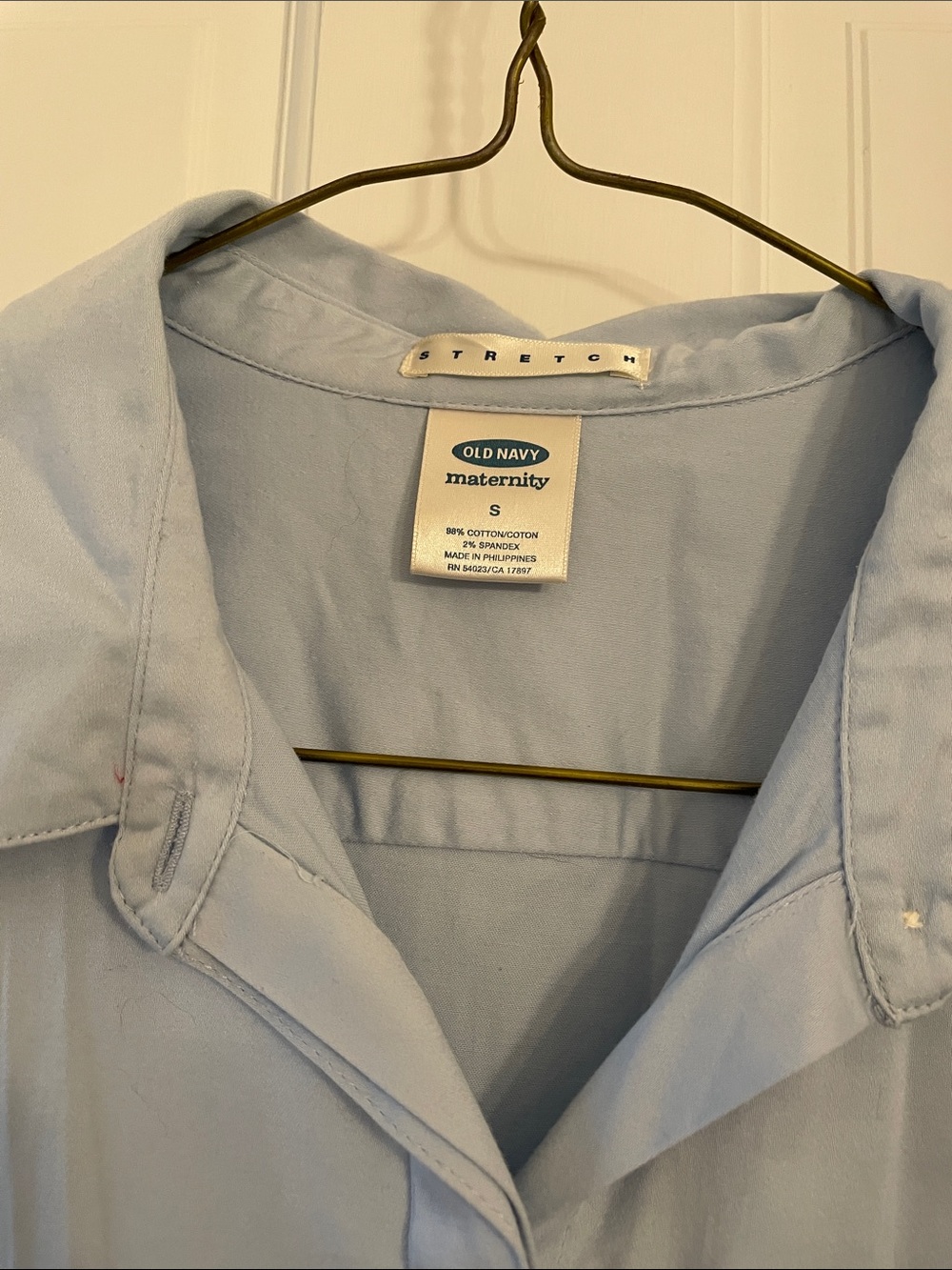 Old Navy Light Blue Stretch Maternity Button-Down Shirt